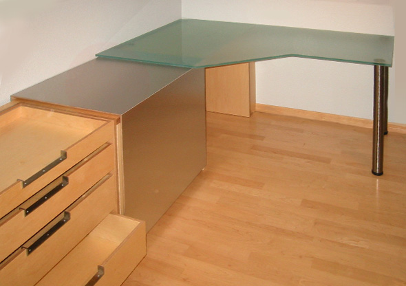 Schreibtisch aus mattiertem Glas