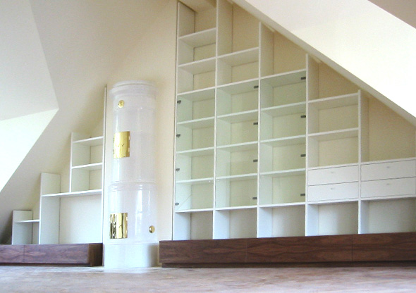 Bibliothekenregal, weiß lackiert mit Glastüre